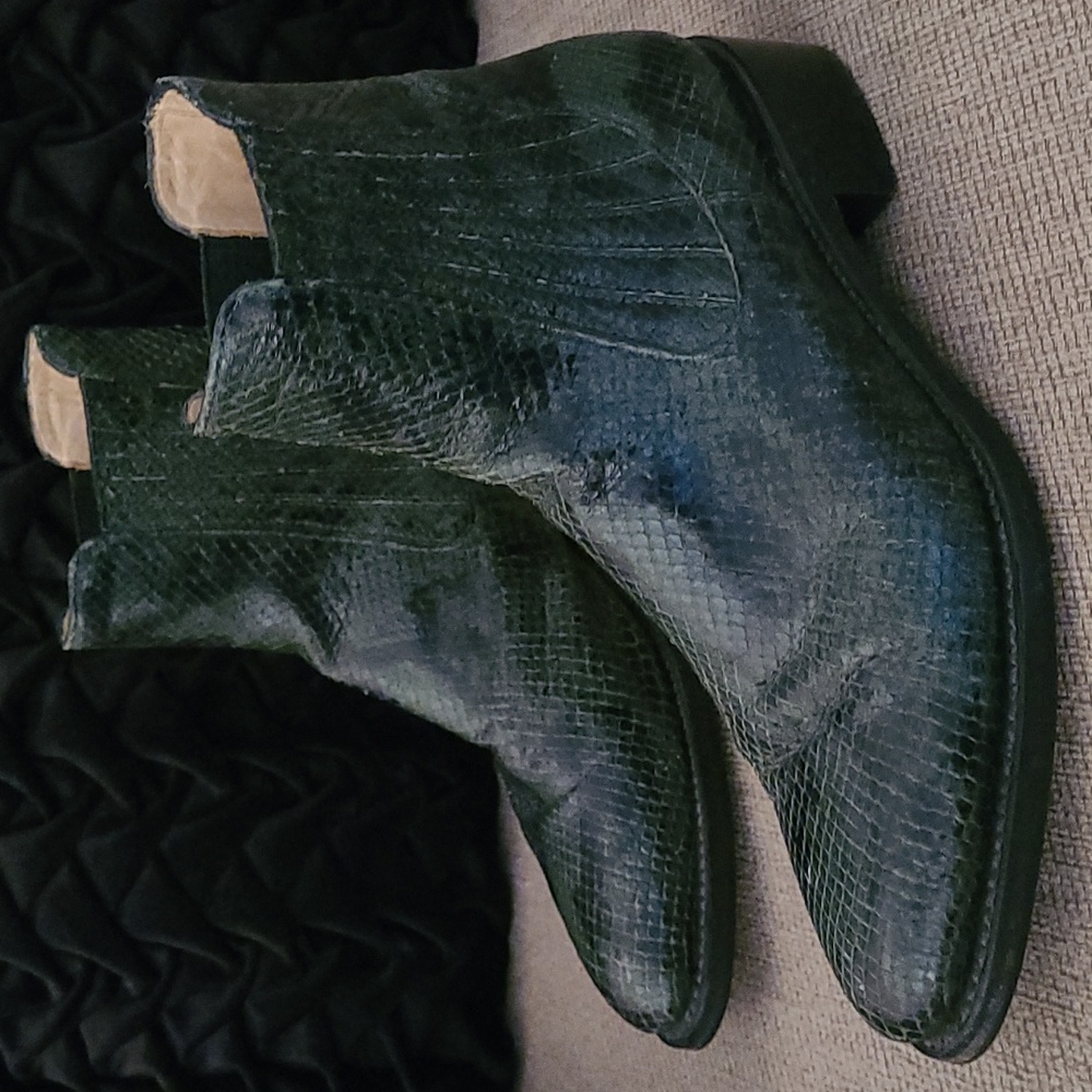 THE OFFICE OF ANGELA SCOTT MR JAGGER BOOTS GREEN SNAKEPRINT